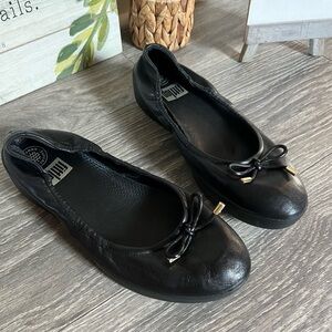 FitFlop Allegro Black Leather Orthopedic Comfort Almond Bow Ballet Flat. Size 7